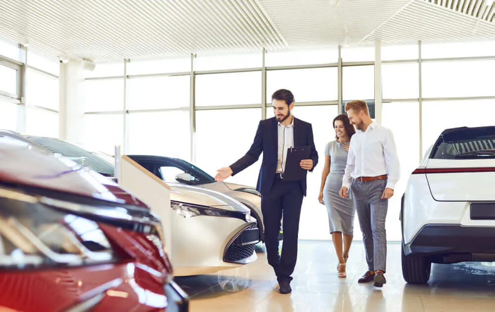 Asesoria en compra de autos nuevos en concesionario por un asesor experto