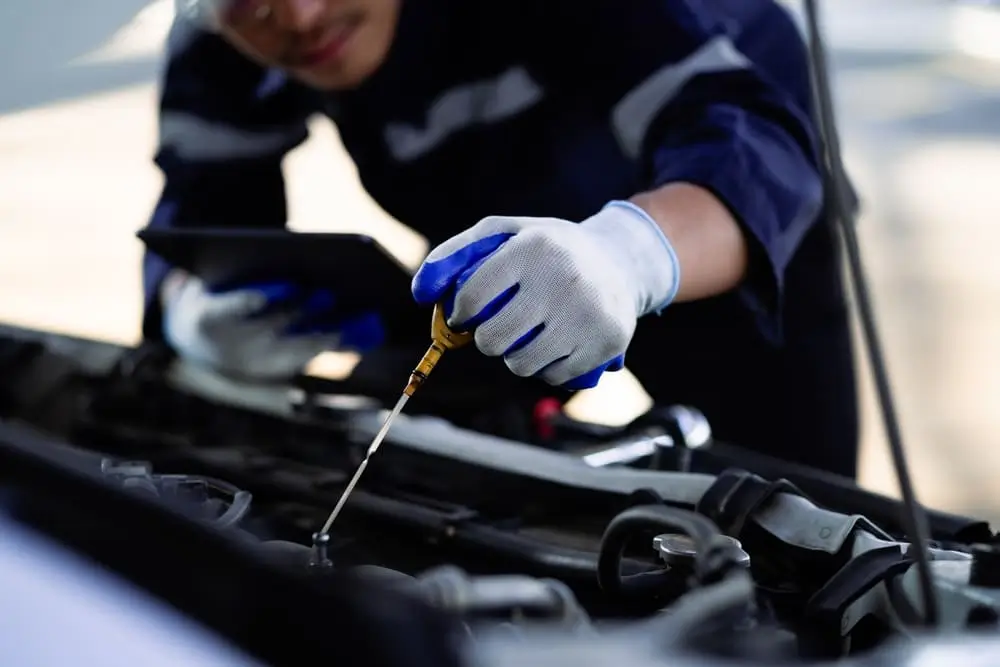 cuanto vale el cambio de aceite de un carro