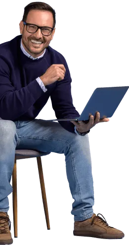 hombre con laptop