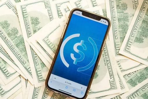 Diagrama de cómo funciona una stablecoin