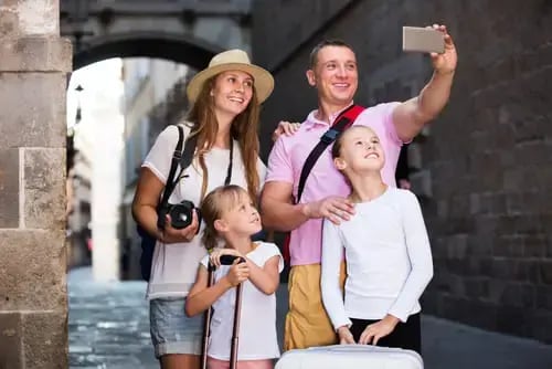 Prácticos consejos para viajar por el mundo en familia