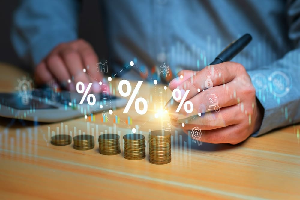 Gráfico digital de rendimiento financiero en inversión mostrando el crecimiento del interés compuesto.
