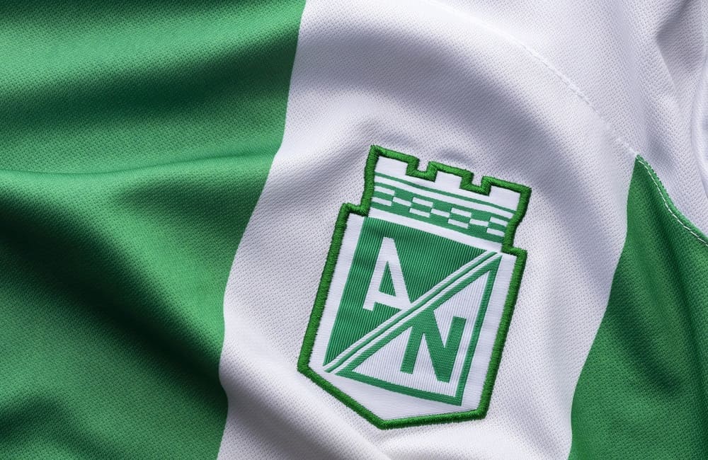 Escudo de Atlético Nacional en camiseta